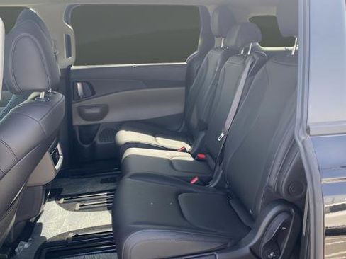 New 2026 Kia Carnival EX FWD image 23