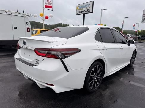 Used 2023 Toyota Camry SE w/ Audio Upgrade Package FWD image 4