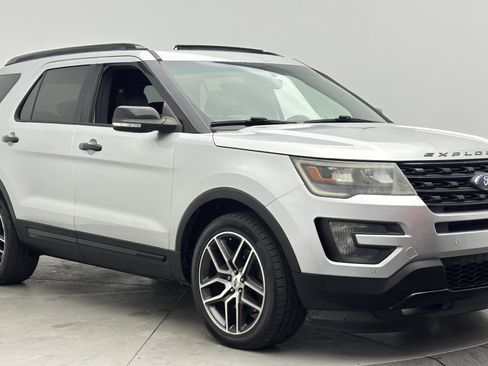 Used 2016 Ford Explorer Sport w/ Equipment Group 401A AWD/4WD image 3