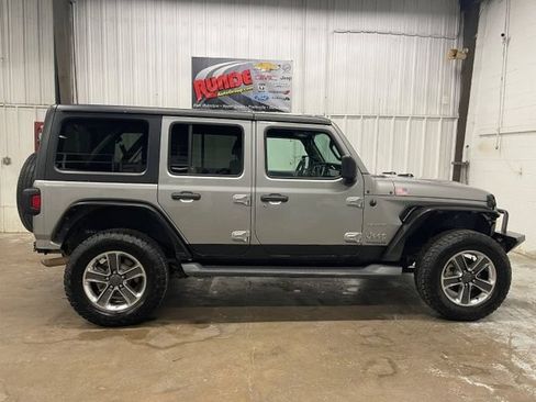 Used 2019 Jeep Wrangler Unlimited Sahara AWD/4WD image 6