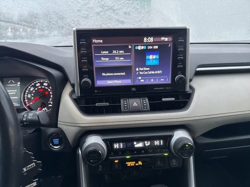 Used 2022 Toyota RAV4 XLE Premium image 8