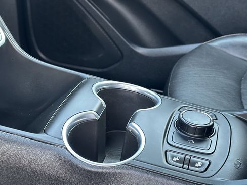 Used 2019 GMC Terrain SLT w/ Preferred Package image 12