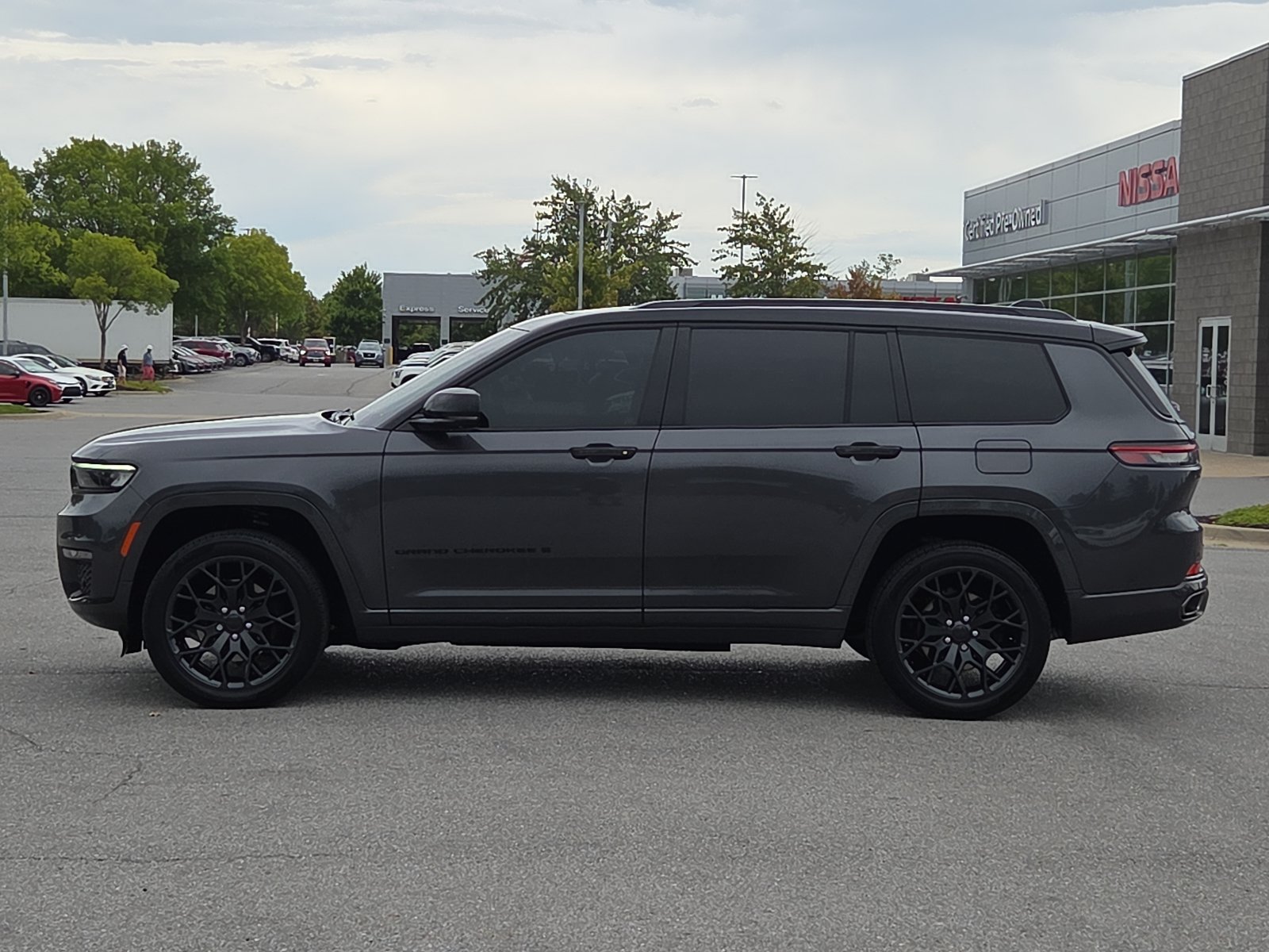 Used 2024 Jeep Grand Cherokee L Summit w/ High Altitude Package AWD/4WD image 3