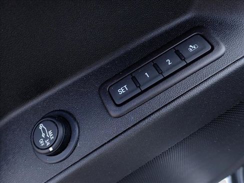 Used 2019 Chevrolet Equinox Premier AWD/4WD image 17