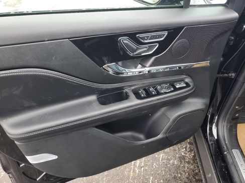 New 2026 Lincoln Corsair Premiere image 8