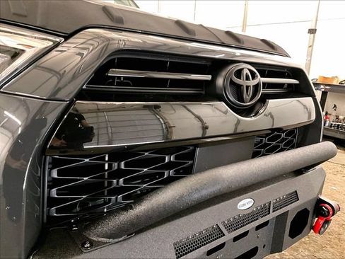 Used 2024 Toyota 4Runner SR5 AWD/4WD image 30