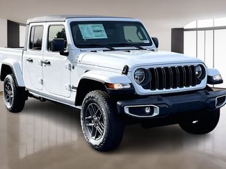 New 2025 Jeep Gladiator Sport video 1