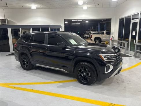 Used 2024 Volkswagen Atlas Peak Edition SEL AWD/4WD image 10