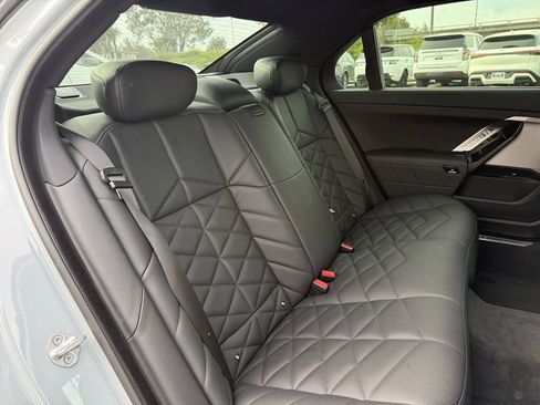 Used 2023 BMW 740i image 29