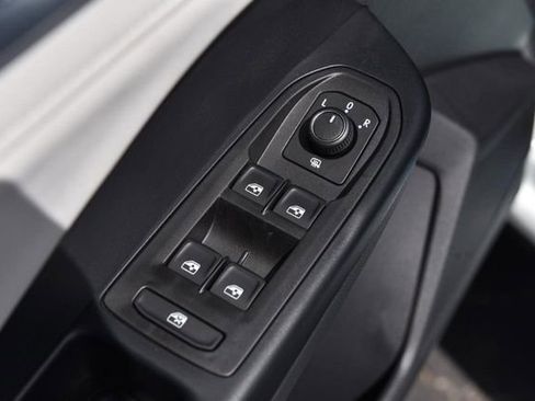 New 2026 Volkswagen Taos SE AWD/4WD image 8