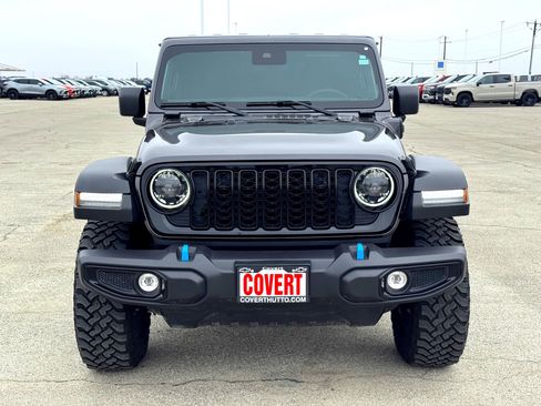 Used 2024 Jeep Wrangler Unlimited image 4
