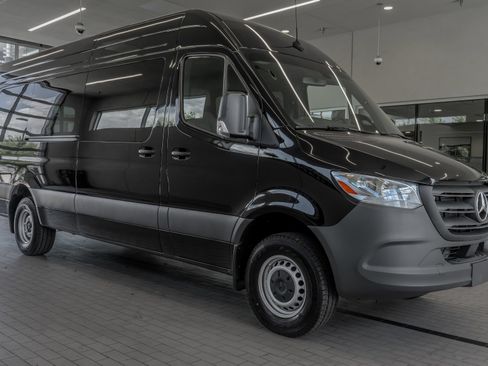 Used 2025 Mercedes-Benz Sprinter 3500 image 12