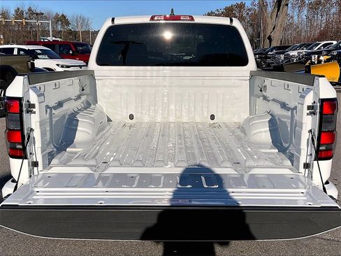 Used 2025 Nissan Frontier SV image 31