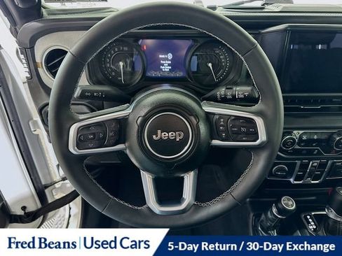 Used 2025 Jeep Wrangler Unlimited Sahara AWD/4WD image 12