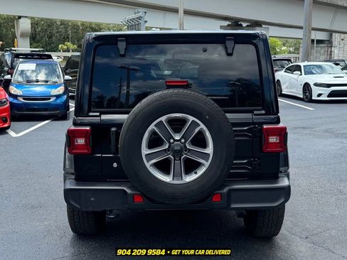 Used 2019 Jeep Wrangler Unlimited Sahara w/ LED Lighting Group AWD/4WD image 3