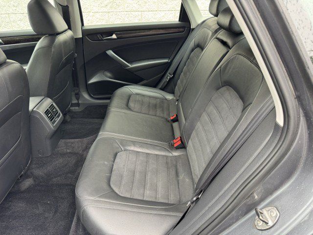 Used 2015 Volkswagen Passat TDI SEL Premium FWD image 8