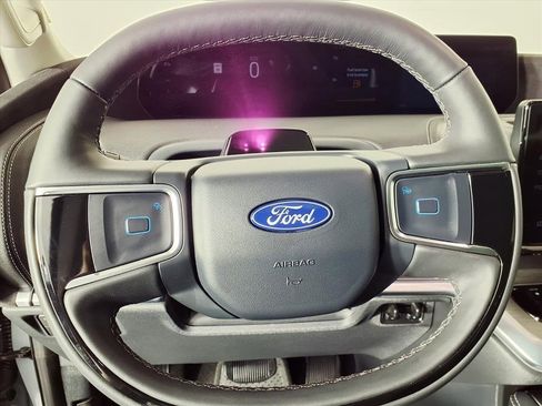 Used 2025 Ford Expedition Platinum w/ Driver's Package image 14