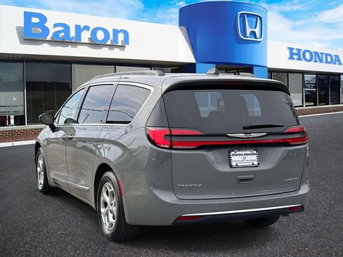 Used 2023 Chrysler Pacifica Limited FWD image 4