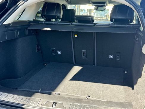 Used 2020 Land Rover Range Rover Velar S image 7