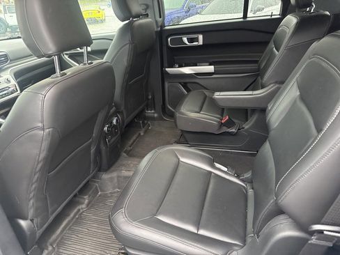 Used 2022 Ford Explorer XLT w/ Equipment Group 202A image 13