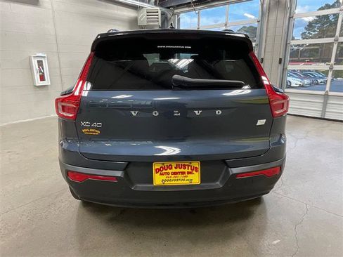 Used 2022 Volvo XC40 P8 Recharge Plus image 4