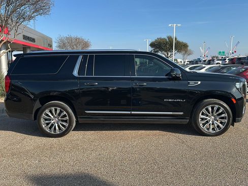Used 2022 GMC Yukon XL Denali image 2