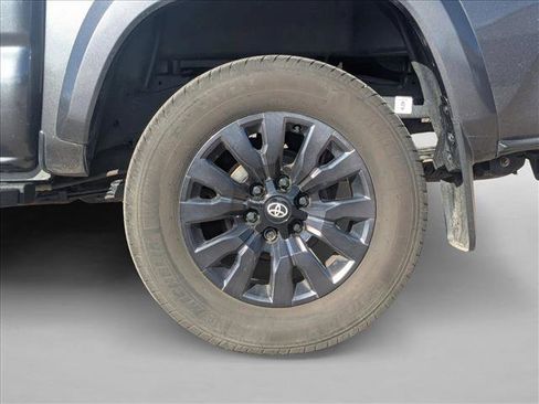 Used 2022 Toyota Tacoma Limited image 23