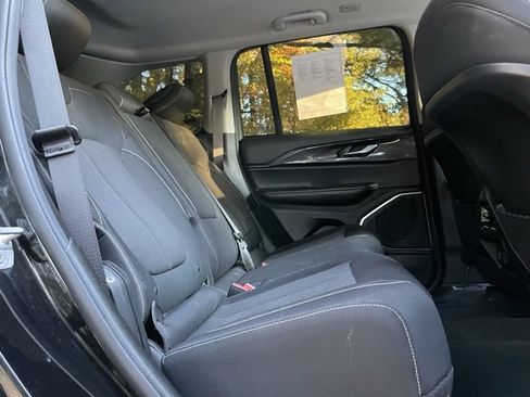 Used 2022 Jeep Grand Cherokee Laredo w/ Luxury Tech Group I image 18