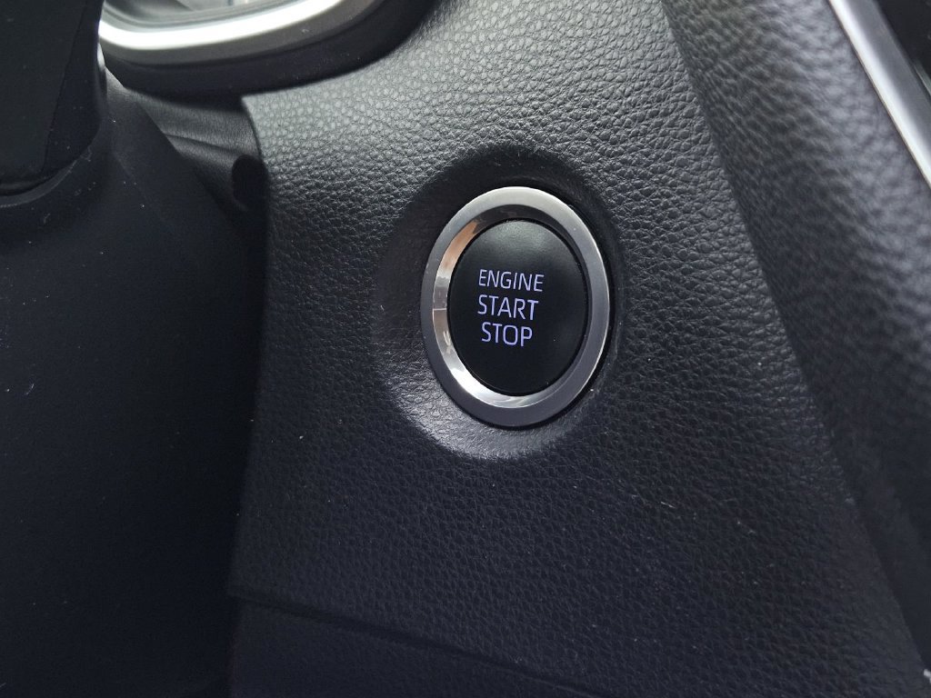 Used 2022 Toyota Corolla SE FWD image 25
