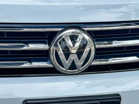 Used 2020 Volkswagen Tiguan SE FWD image 5
