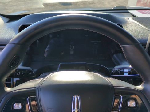 Used 2025 Lincoln Aviator 2WD image 22