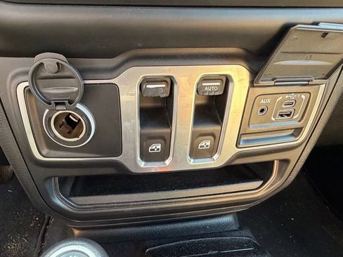 Certified 2018 Jeep Wrangler Sport AWD/4WD image 24
