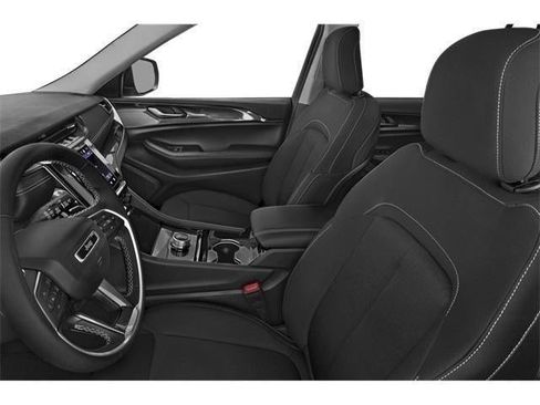 Used 2023 Jeep Grand Cherokee L Limited image 17