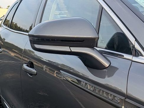 Used 2022 Lincoln Nautilus FWD w/ Premium Package image 10