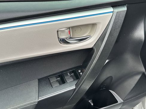 Used 2016 Toyota Corolla LE FWD image 14