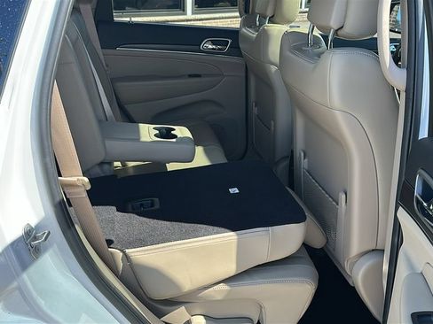 Used 2018 Jeep Grand Cherokee Limited image 29
