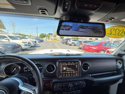 Used 2022 Jeep Wrangler Unlimited Sahara w/ Cold Weather Group AWD/4WD image 2