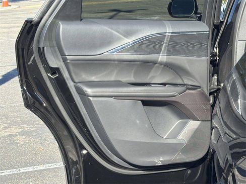 Used 2025 Cadillac Lyriq Luxury image 25