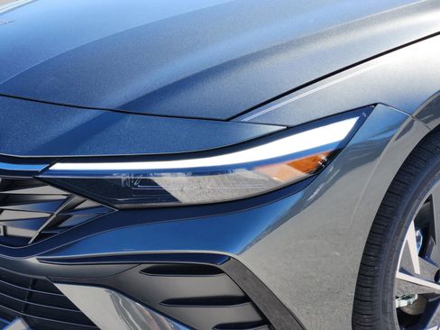 New 2026 Hyundai Elantra Limited image 31