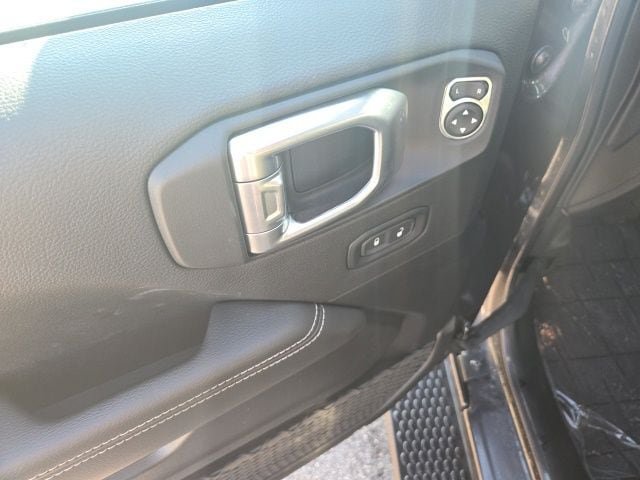 Used 2021 Jeep Wrangler Unlimited Sahara AWD/4WD image 16