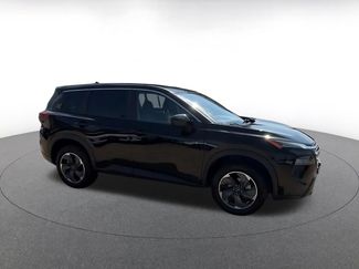 Used 2025 Nissan Rogue SV FWD video 2