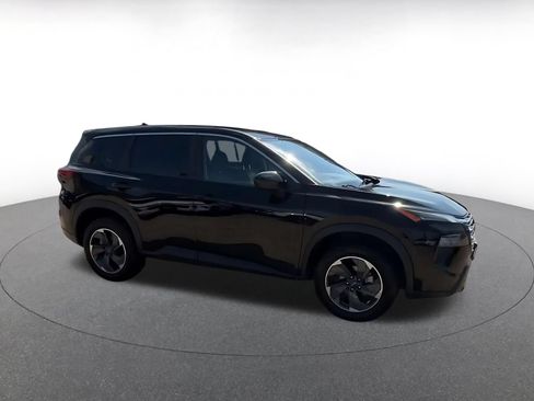 Used 2025 Nissan Rogue SV FWD image 2