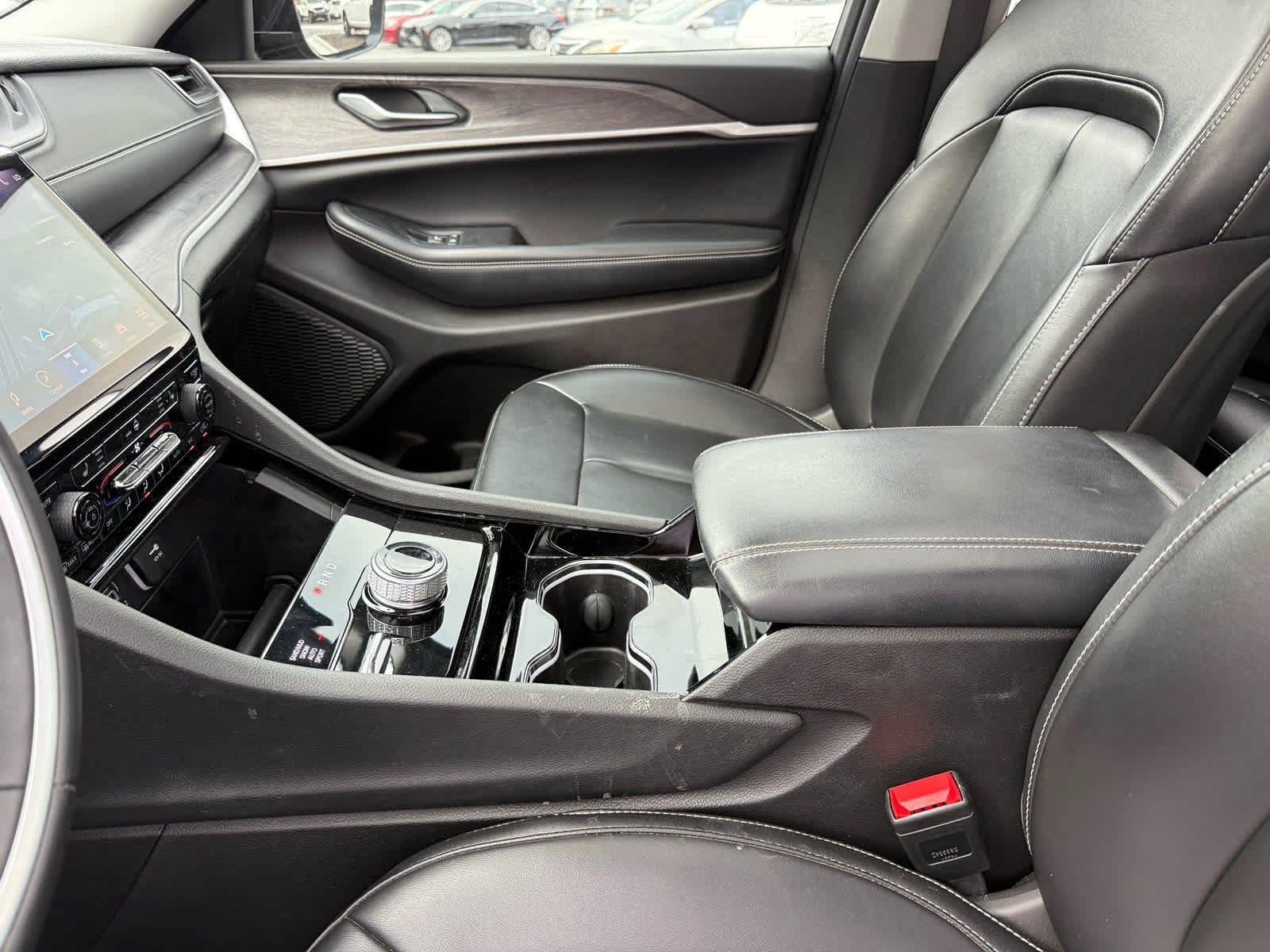 Used 2023 Jeep Grand Cherokee L Limited AWD/4WD image 23