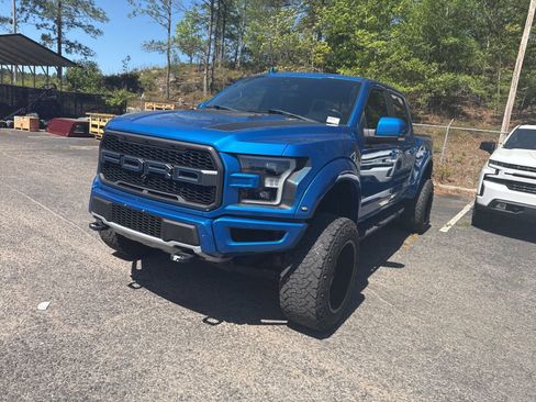 Used 2019 Ford F150 Raptor w/ Equipment Group 802A Luxury image 3