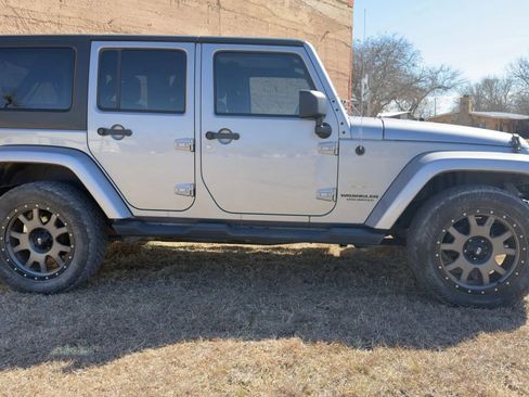 Used 2014 Jeep Wrangler Unlimited Sahara w/ Max Tow Package image 10