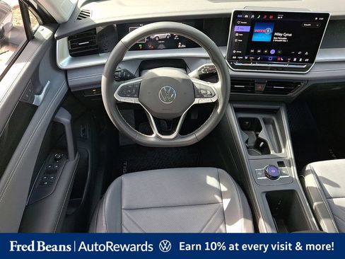 Used 2026 Volkswagen Tiguan SE FWD image 15