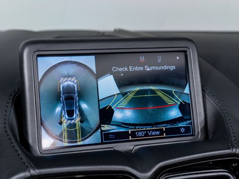 Used 2021 Aston Martin V8 Vantage Convertible image 38