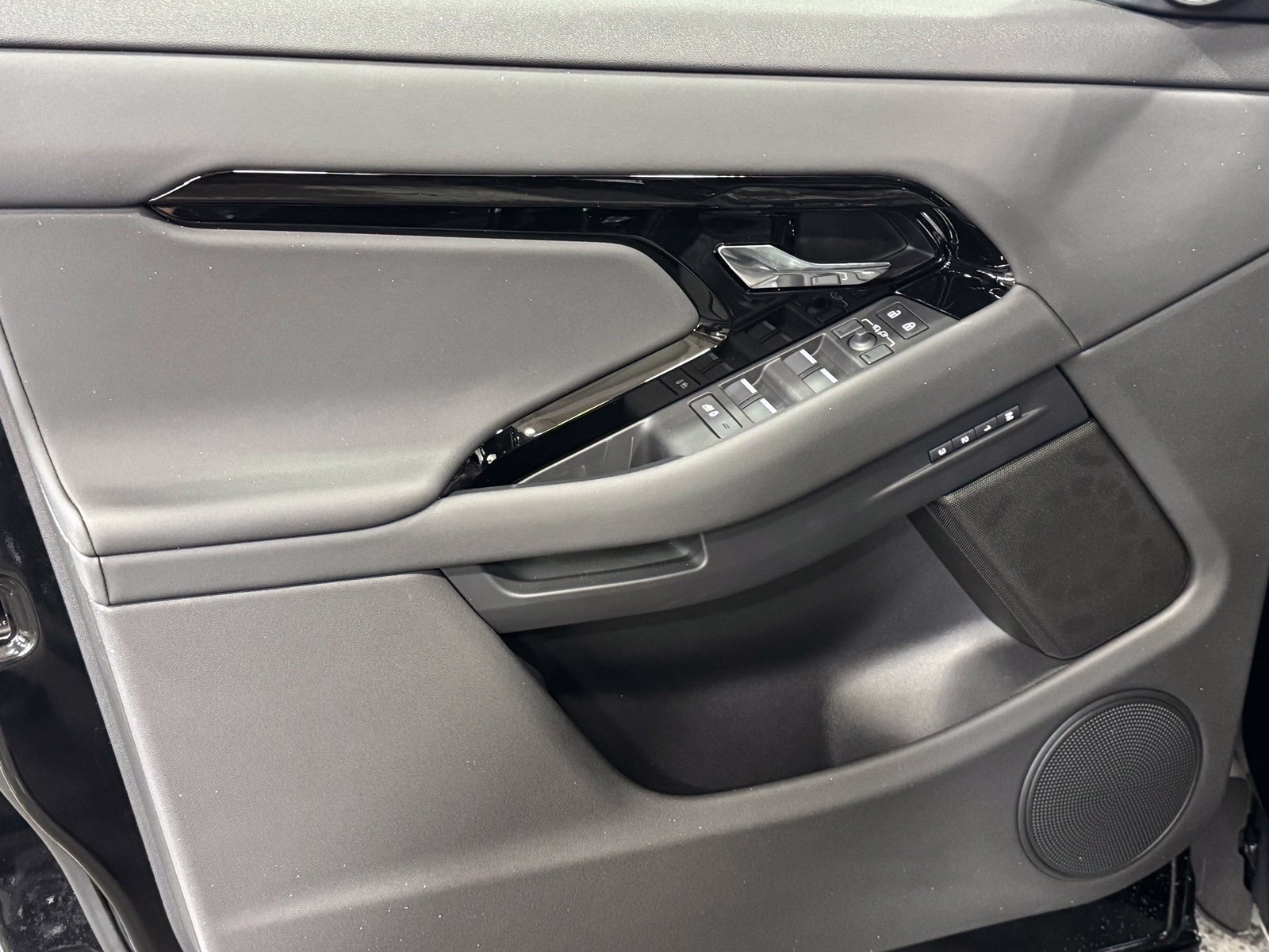 New 2026 Land Rover Range Rover Evoque S AWD/4WD image 12