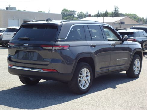 Used 2023 Jeep Grand Cherokee Laredo X AWD/4WD image 3