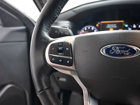 Used 2022 Ford Explorer XLT w/ Equipment Group 202A AWD/4WD image 27